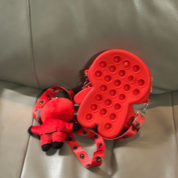 Squid Games Character Crossbody Bag and Keychain Set - Picture 3 of 4